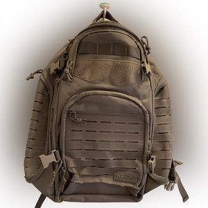 😎 Highland Tactical NWOT laptop backpack